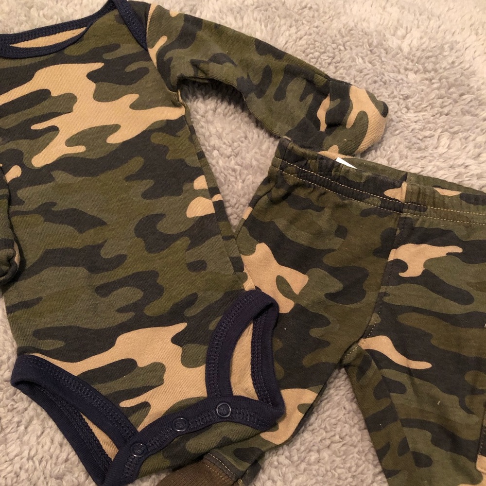 5/$25🤗Carter’s NB Camo Outfit